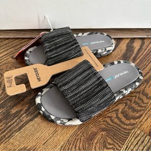 NWT Hey Dude Phoenix Youth Dark Quarry Camo Slides Sandals Little Kids